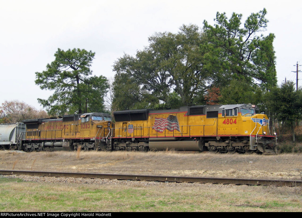 UP 4804 & 9383 lead a CSX train towards the yard